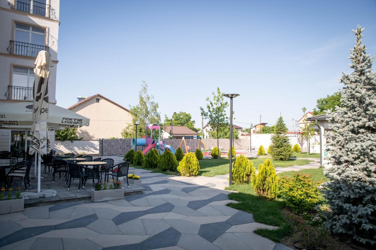 Unique Garden Hotel Brăila Exterior foto